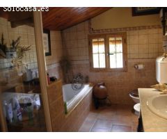 Increíble casa de campo con invernadero, piscina y terreno en Fornes!