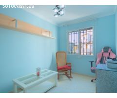 Impresionante Chalet con piscina en Torre del Mar!