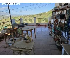 Gran casa con terraza en Cútar!