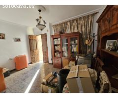 Gran casa con terraza en Cútar!