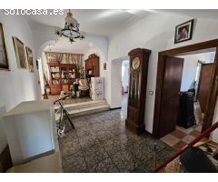 Gran casa con terraza en Cútar!