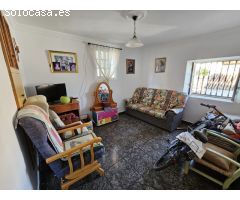Gran casa con terraza en Cútar!