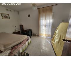 Gran casa con terraza en Cútar!