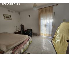 Gran casa con terraza en Cútar!