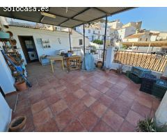 Gran casa con terraza en Cútar!