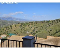 Gran casa con terraza en Cútar!