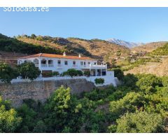 Gran casa de campo con 20.000 metros cuadrados de terreno