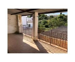 CASA CÉNTRICA CON GRAN JARDÍN y terraza