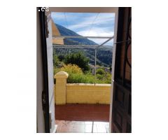 Gran casa con vistas impresionantes y piscina en Alcaucín!