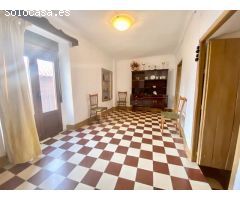Coqueta casa con patio y terraza en Alhama de Granada!