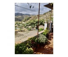 Magnífica casa con gran terraza y cochera en Comares!