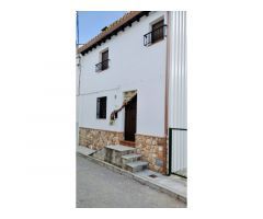 Casa reformada con gran jardin