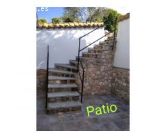 Casa reformada con gran jardin