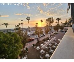 Increíble piso en primera línea de playa con terraza y plaza de parking en El