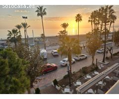 Increíble piso en primera línea de playa con terraza y plaza de parking en El