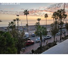 Increíble piso en primera línea de playa con terraza y plaza de parking en El