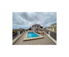 Impresionante casa independiente con piscina en Torre del Mar!