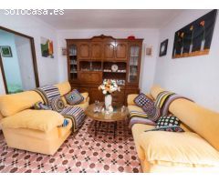 Gran casa con patio interior y cochera en Alhama de Granada!