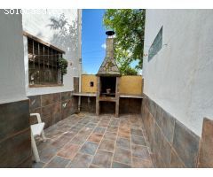 Espectacular casa con patio y terraza en Játar!