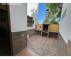 Espectacular casa con patio y terraza en Játar!