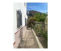 Amplia casa con terraza y garaje en Canillas de Aceituno!