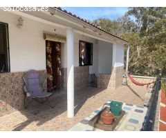 Amplia casa con terraza y garaje en Canillas de Aceituno!
