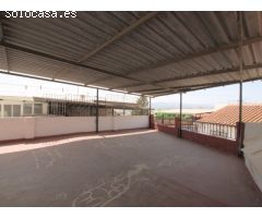 Encantadora casa con patio y gran terraza en Vélez!