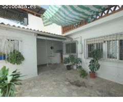 Encantadora casa con patio y gran terraza en Vélez!