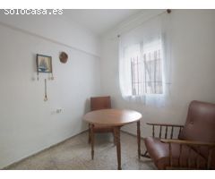 Encantadora casa con patio y gran terraza en Vélez!