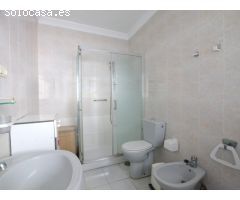 Encantadora casa con patio y gran terraza en Vélez!