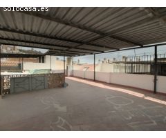 Encantadora casa con patio y gran terraza en Vélez!