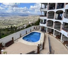 Encantador piso con terraza, plaza de parking y piscina en Alcaucín!