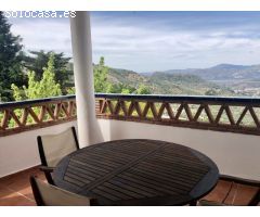 Encantador piso con terraza, plaza de parking y piscina en Alcaucín!