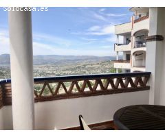 Encantador piso con terraza, plaza de parking y piscina en Alcaucín!