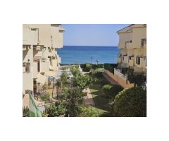 Encantador dúplex con terraza, vistas al mar y plaza de parking en Torre de