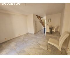 Encantador dúplex con terraza, vistas al mar y plaza de parking en Torre de