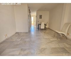 Encantador dúplex con terraza, vistas al mar y plaza de parking en Torre de