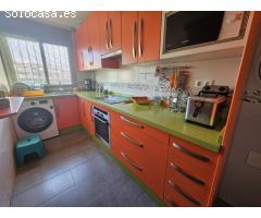 Encantador dúplex con terraza, vistas al mar y plaza de parking en Torre de