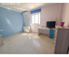 Encantador dúplex con terraza, vistas al mar y plaza de parking en Torre de
