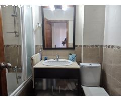 Encantador dúplex con terraza, vistas al mar y plaza de parking en Torre de