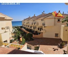 Encantador dúplex con terraza, vistas al mar y plaza de parking en Torre de
