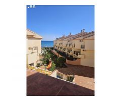 Encantador dúplex con terraza, vistas al mar y plaza de parking en Torre de