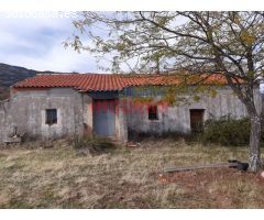 Finca rústica de 193 ha con jabalíes, corzos, venados, con una casa y poblada de