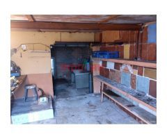Finca de 4000 m2 cerrada con casa y piscina en Urbanización Los Pinos de Belvis