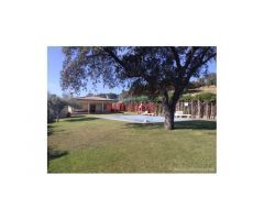 Finca de 7200 m2 con casa de 120 m2 en Urbanización La Narota de Belvis de