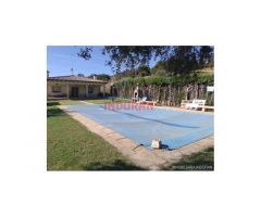 Finca de 7200 m2 con casa de 120 m2 en Urbanización La Narota de Belvis de