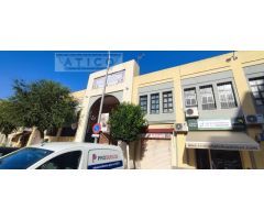 MACARENA-PINO MONTANO. Local en 1ª planta en Mercado de abastos.