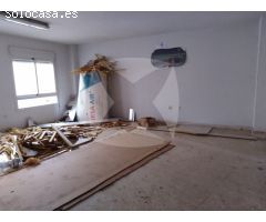 LOCAL CON ENTREPLANTA ADAPTADO EN VENTA. ZONA CENTRO-CASCO ANTIGUO