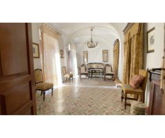 CASA SEÑORIAL DE 490 m2 EN LA CORTE DE PELEAS.