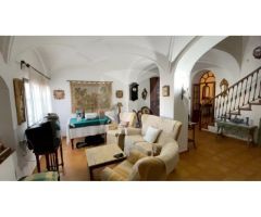 CASA SEÑORIAL DE 490 m2 EN LA CORTE DE PELEAS.